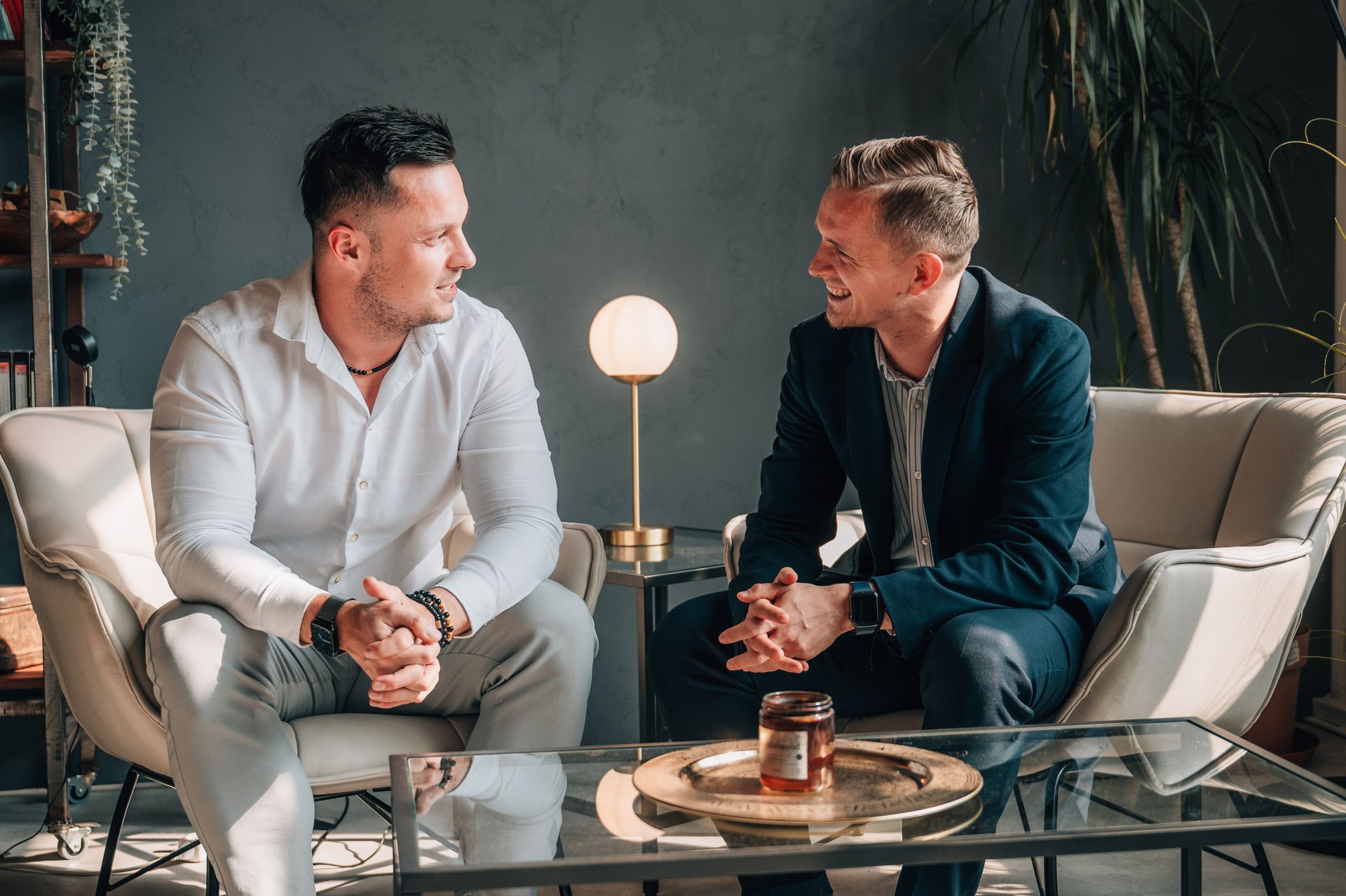 Ondřej Bartoš při neformálním pracovním rozhovoru